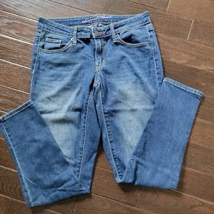 Universal Thread jeans 2/26 short, straight leg